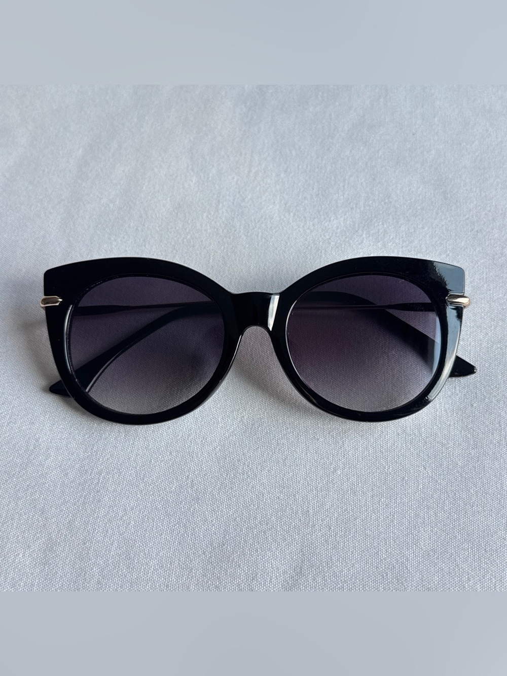 Tahari cateye sunglasses